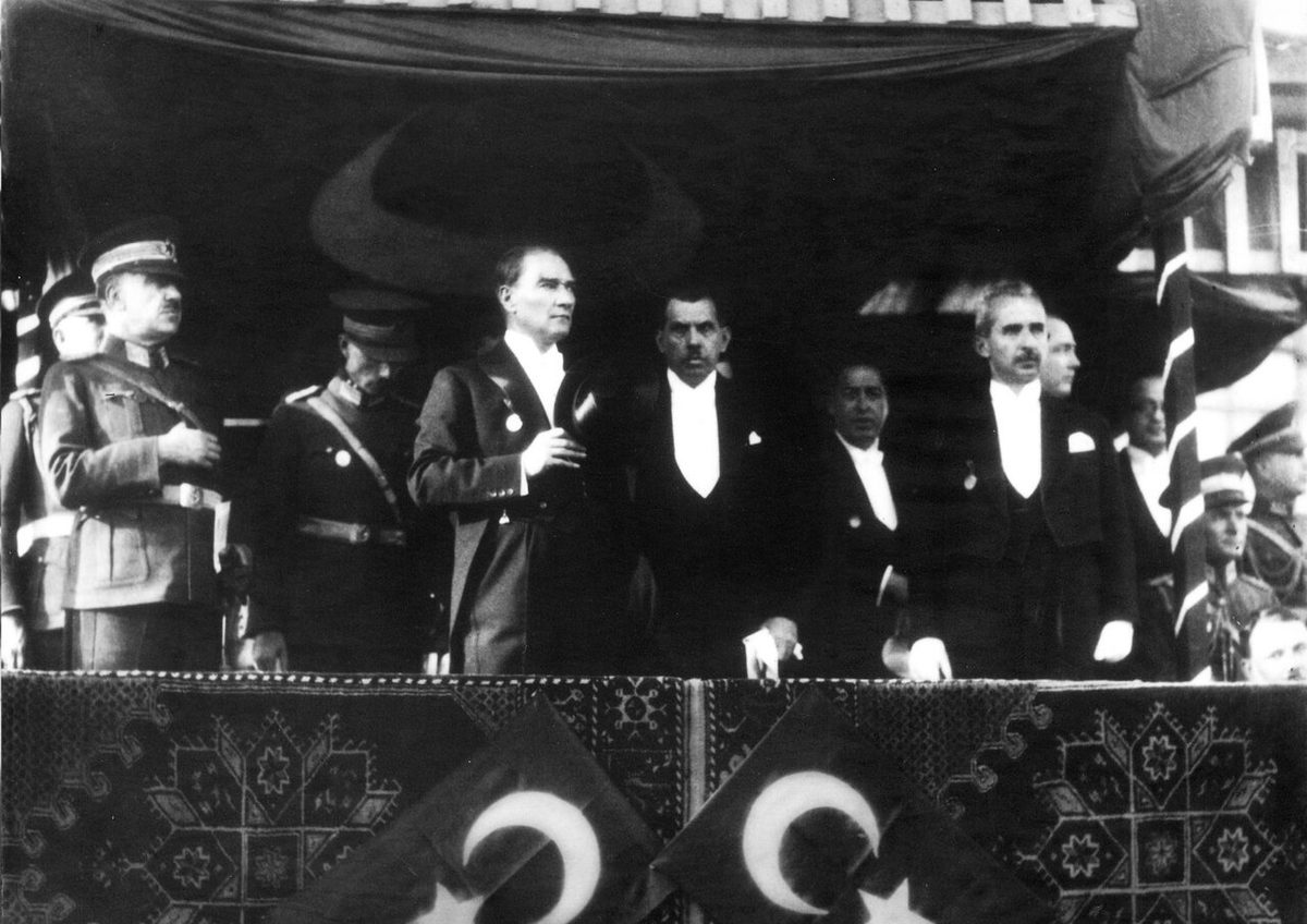 Atatürk Onuncu Yıl Nutku'nu okurken, 29 Ekim 1933