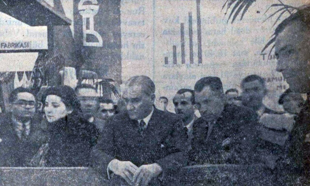 Cumhuriyet gazetesinde Gazi Mustafa Kemal Sümerbank sergisinde, Kasım 1934