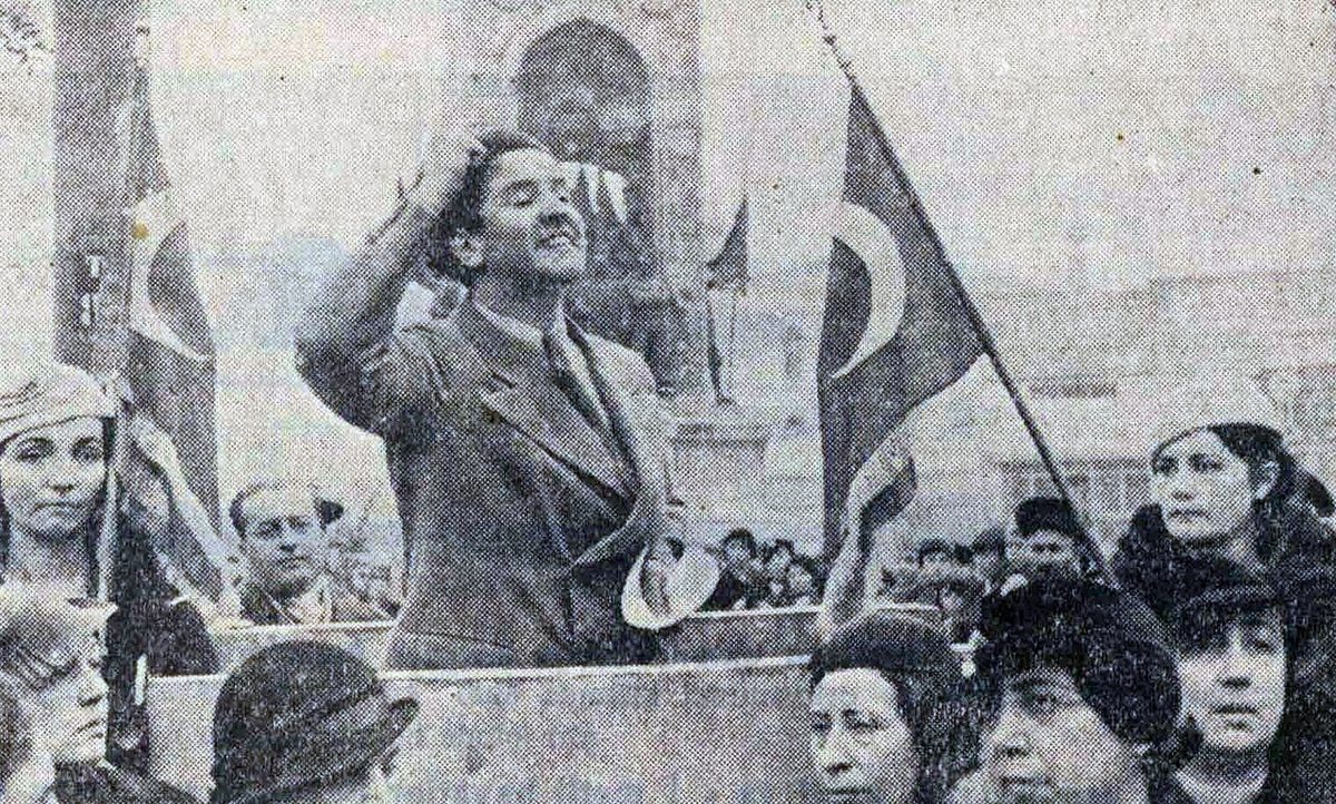 Cumhuriyet gazetesinin 8 Aralık 1934 tarihli, Beyazıt'ta Türk Kadınlar Birliği haberi