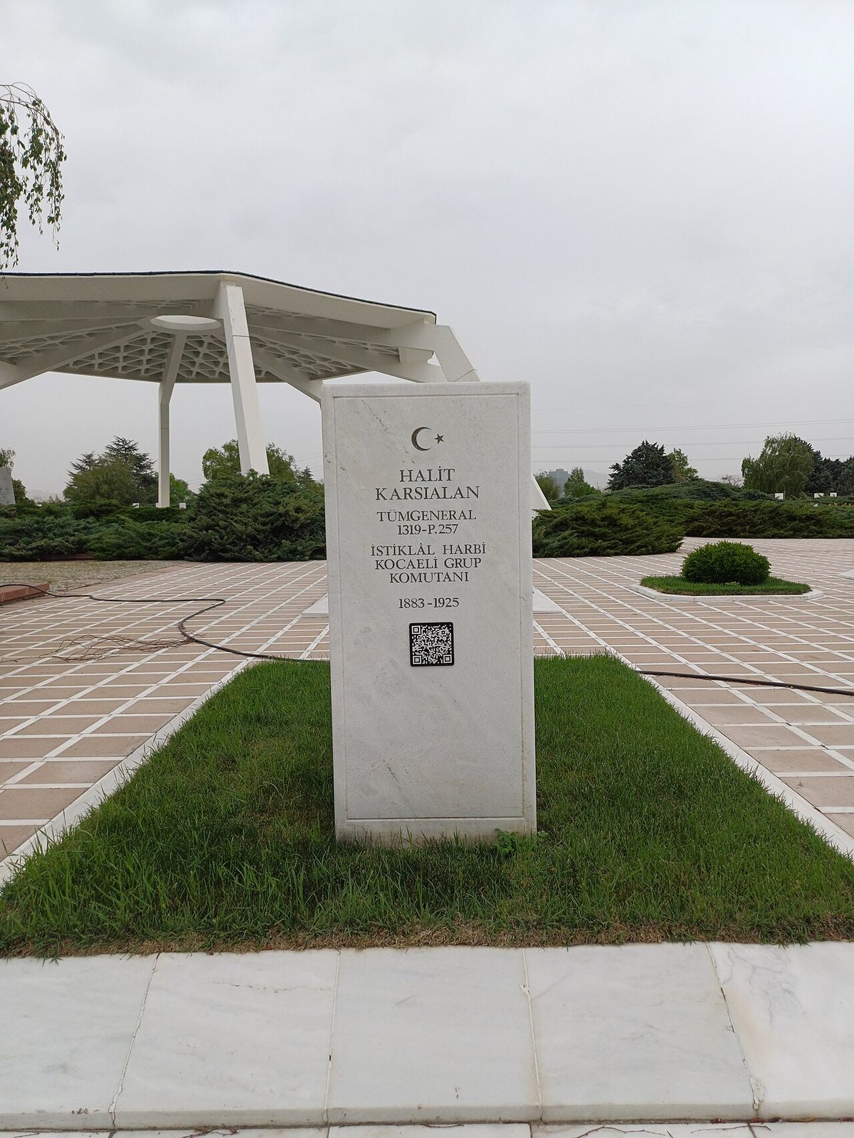 Halit Karsıalan'ın Devlet Mezarlığı'ndaki kabri