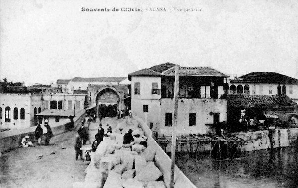 Seyhan üzerindeki Taşköprü ve Adana, 1920