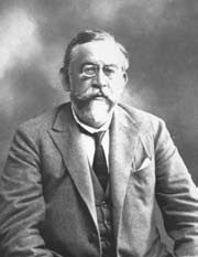 Kitabı hazırlayan heyetteki Yusuf Akçura