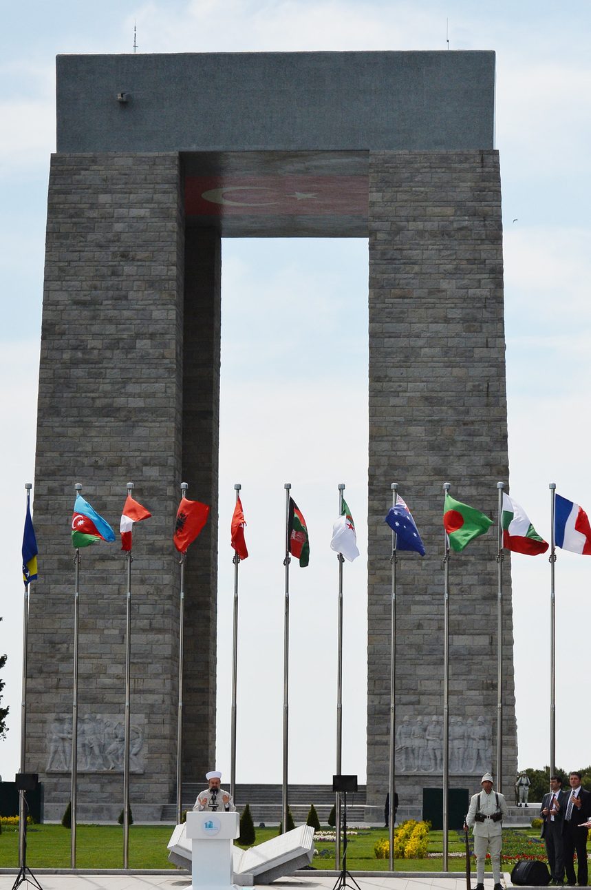 Çanakkale Şehitleri Anıtı'nın dört ayağı ve kaidesi