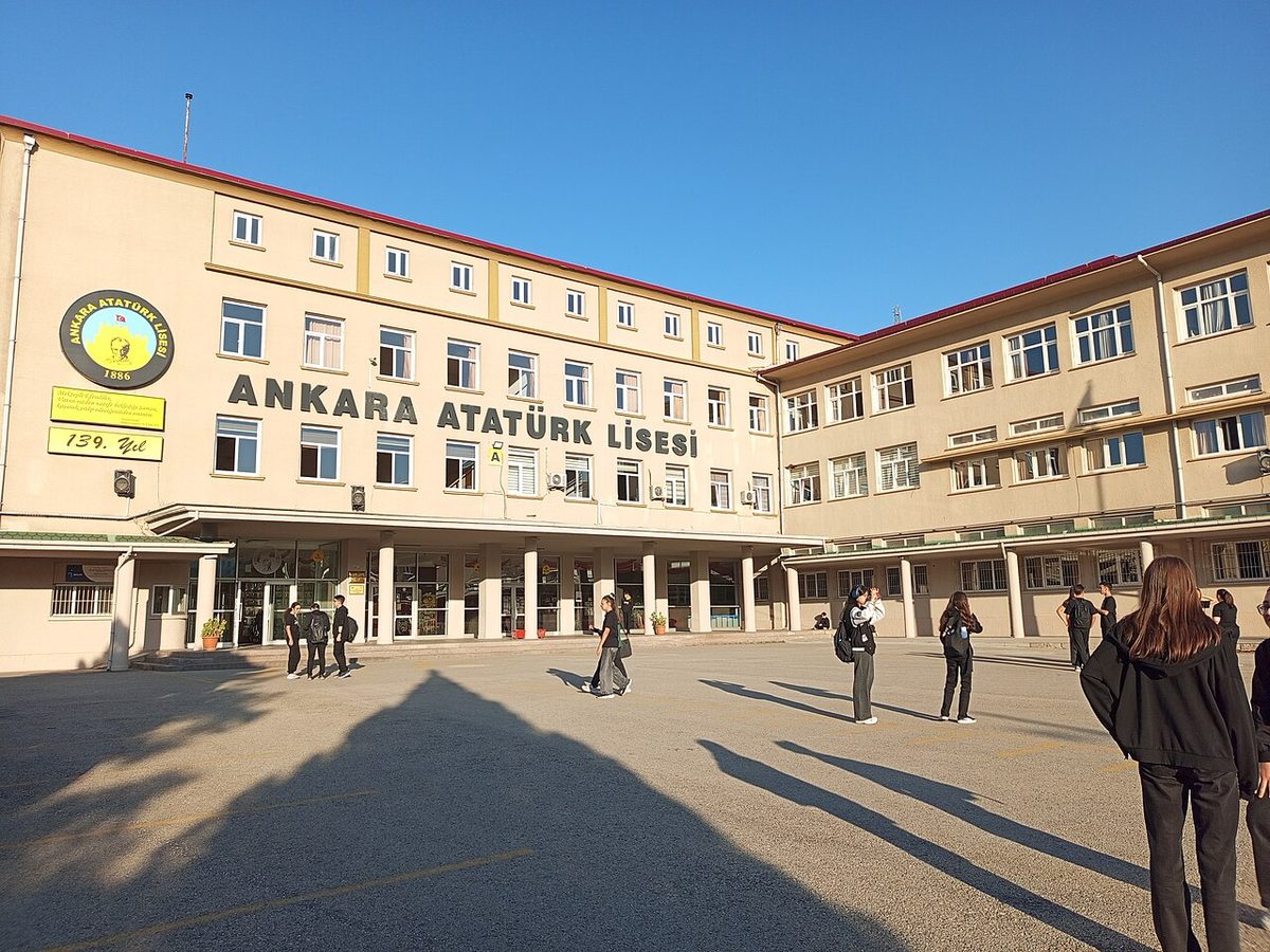 Ankara Atatürk Lisesi bugün