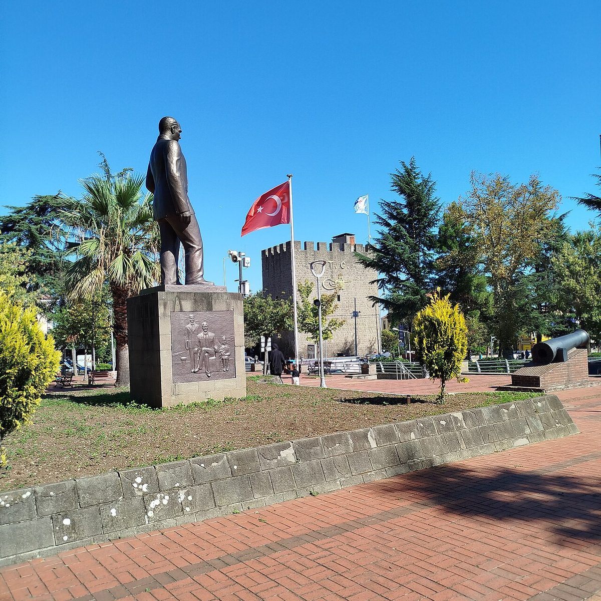 Mitinglerin toplanma yeri olan Zağanos Meydanı, bugünkü Atapark