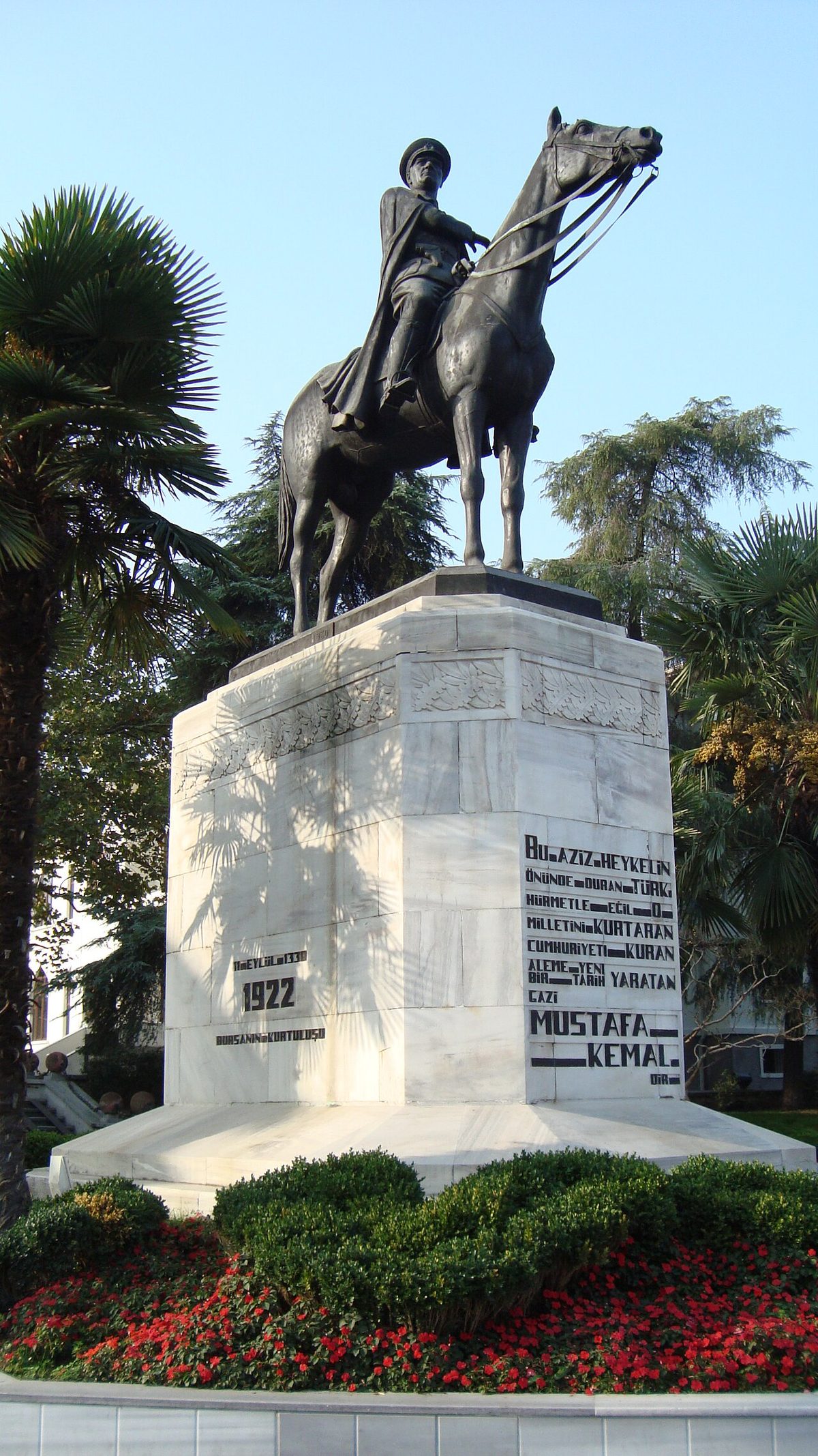 Bursa'daki Atatürk Anıtı