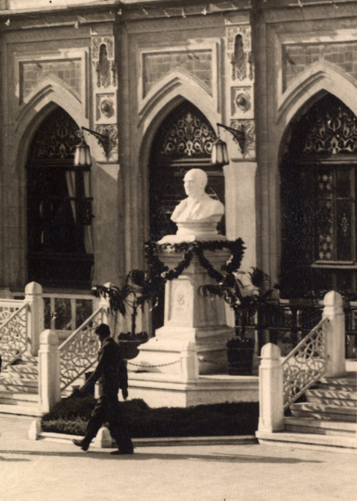 Bir Atatürk büstü