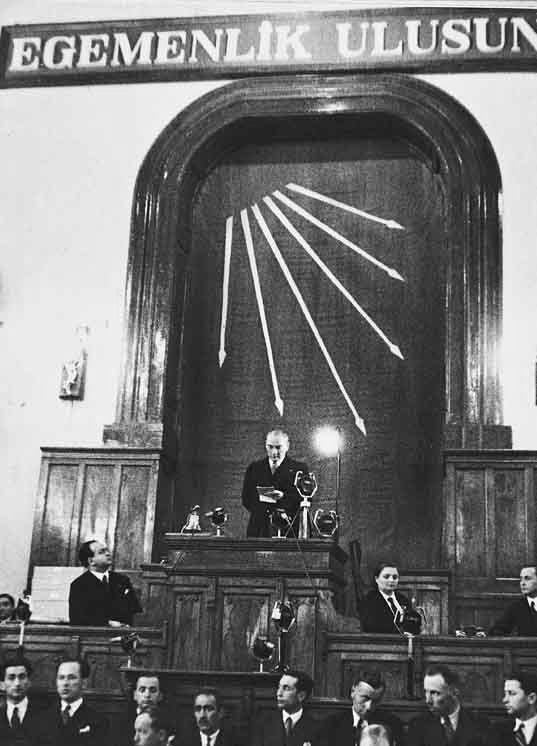 Atatürk CHP'nin 4. Kurultayı'nda, 9 Mayıs 1935