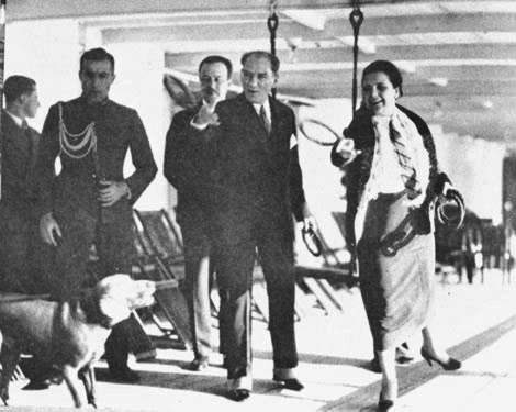 Atatürk Ege Vapuru ile Trabzon yolunda, 1930