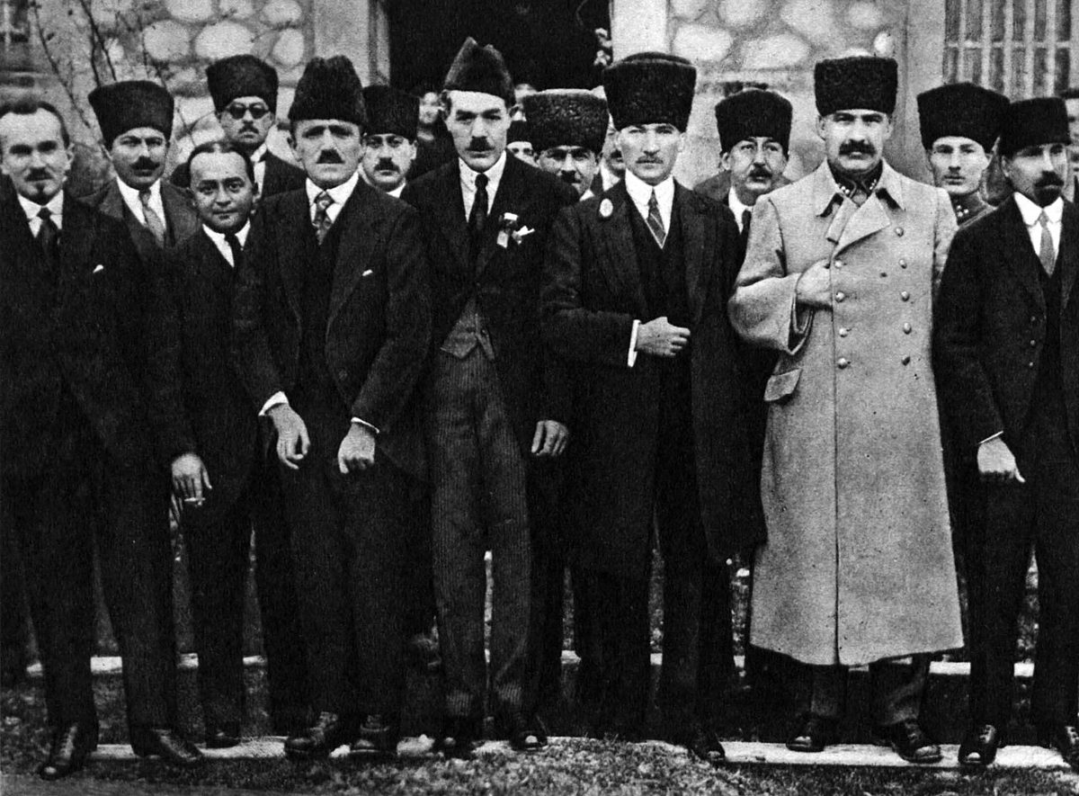 Mustafa Kemal, Fevzi Çakmak, Yusuf Kemal Tengirşenk ile Rus ve Azerbaycan temsilcileri