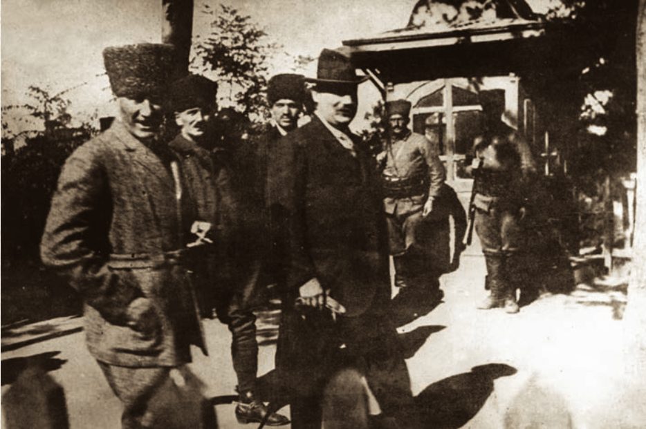 Mustafa Kemal Paşa Fransız diplomat Franklin-Bouillon ile, Ankara, 13 Haziran 1921
