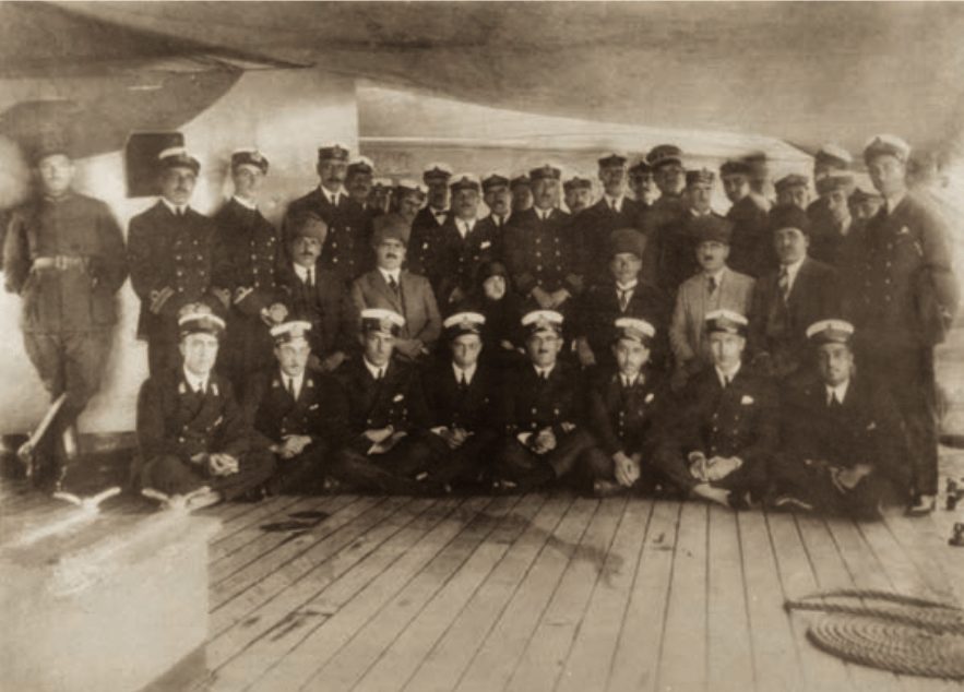 Mustafa Kemal Hamidiye kruvazörü mürettebatıyla, Samsun, 20 Eylül 1924