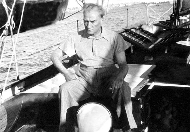 Atatürk Ertuğrul yatında, 1937