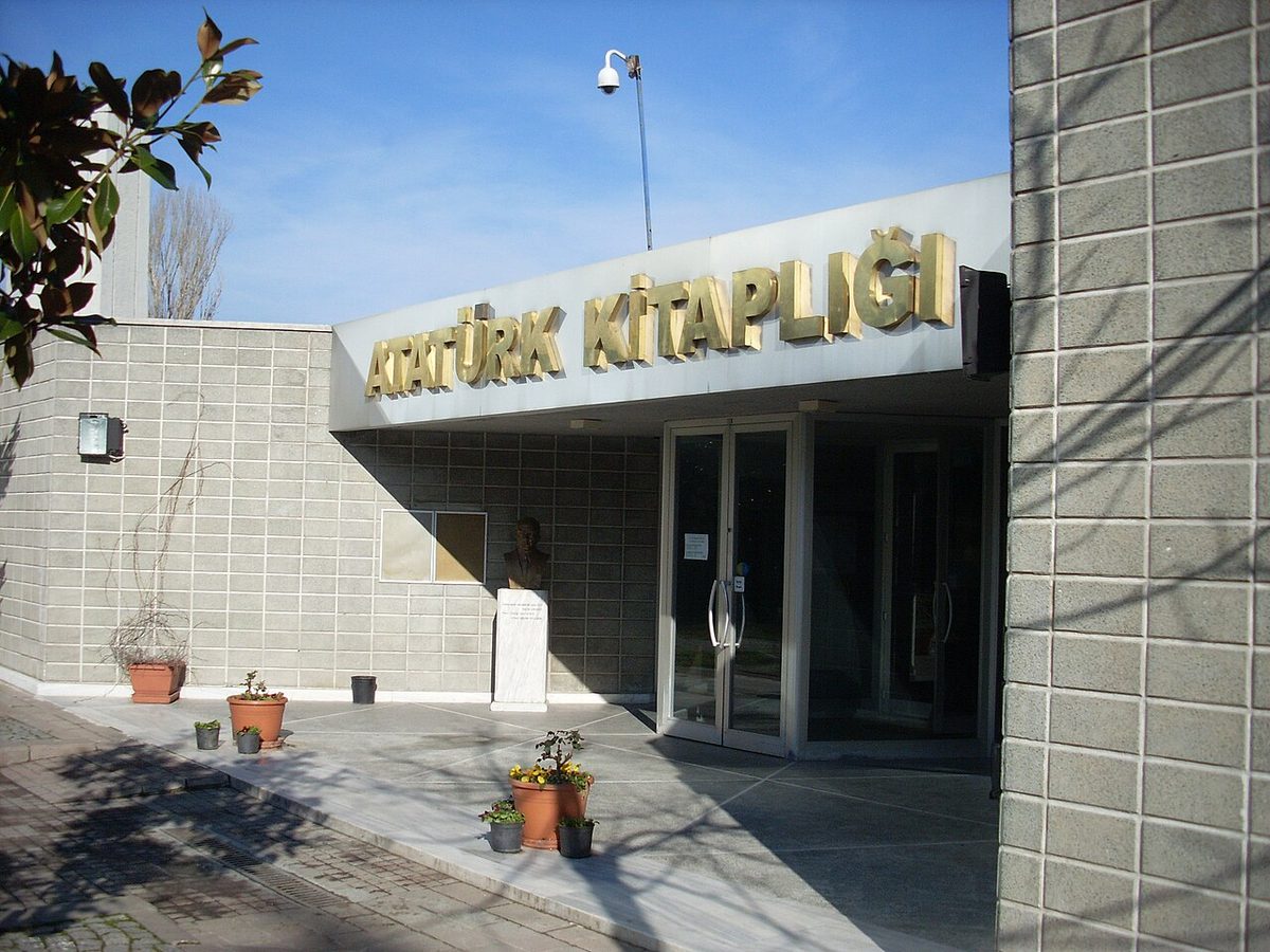 Taksim'deki Atatürk Kitaplığı binası