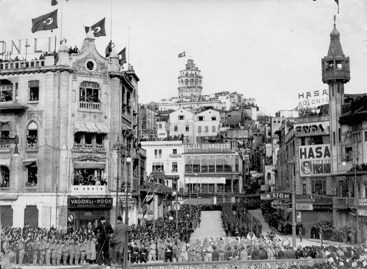 İstanbul'daki cenaze alayından bir kare, 19 Kasım 1938