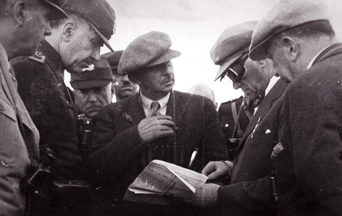 Atatürk Trakya Manevraları'nda komutanlarla