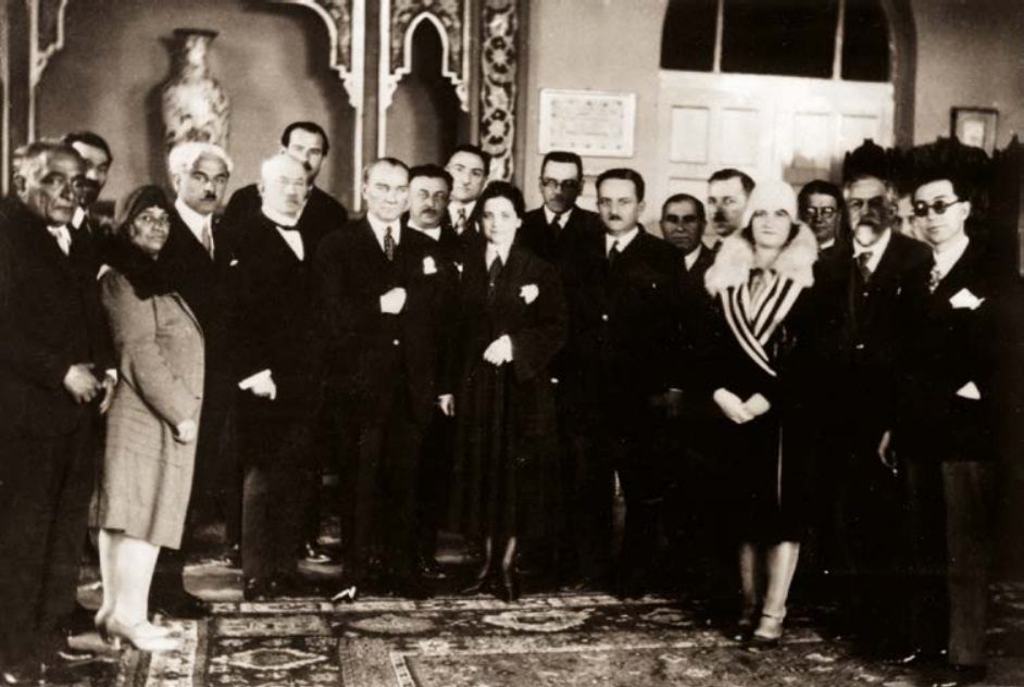 Atatürk Ankara'daki Türk Ocağı merkezinde, 3 Nisan 1930
