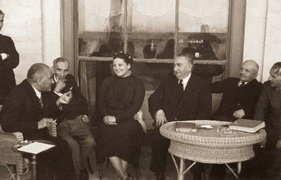 Atatürk Türk ve yabancı bilginlerle, Dolmabahçe, Ağustos 1936