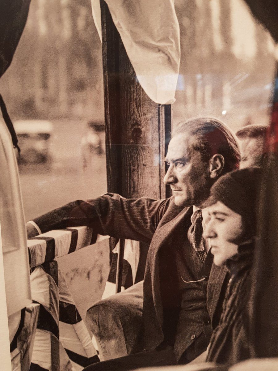Atatürk manevi kızı Rukiye Erkin ile