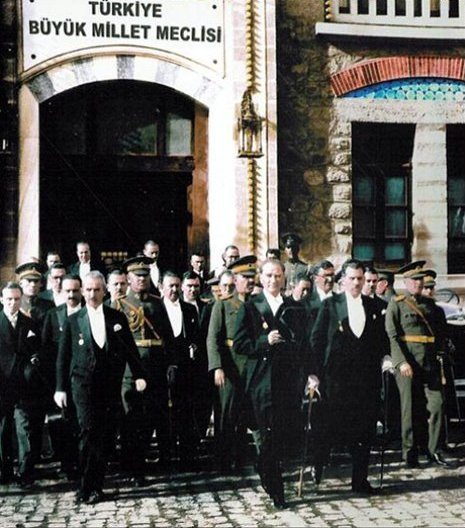 Atatürk, İsmet İnönü ve Fevzi Çakmak milletvekilleriyle
