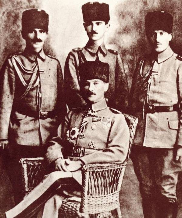 Yıldırım Orduları Grubu Komutanı Mustafa Kemal Paşa ve yaverleri