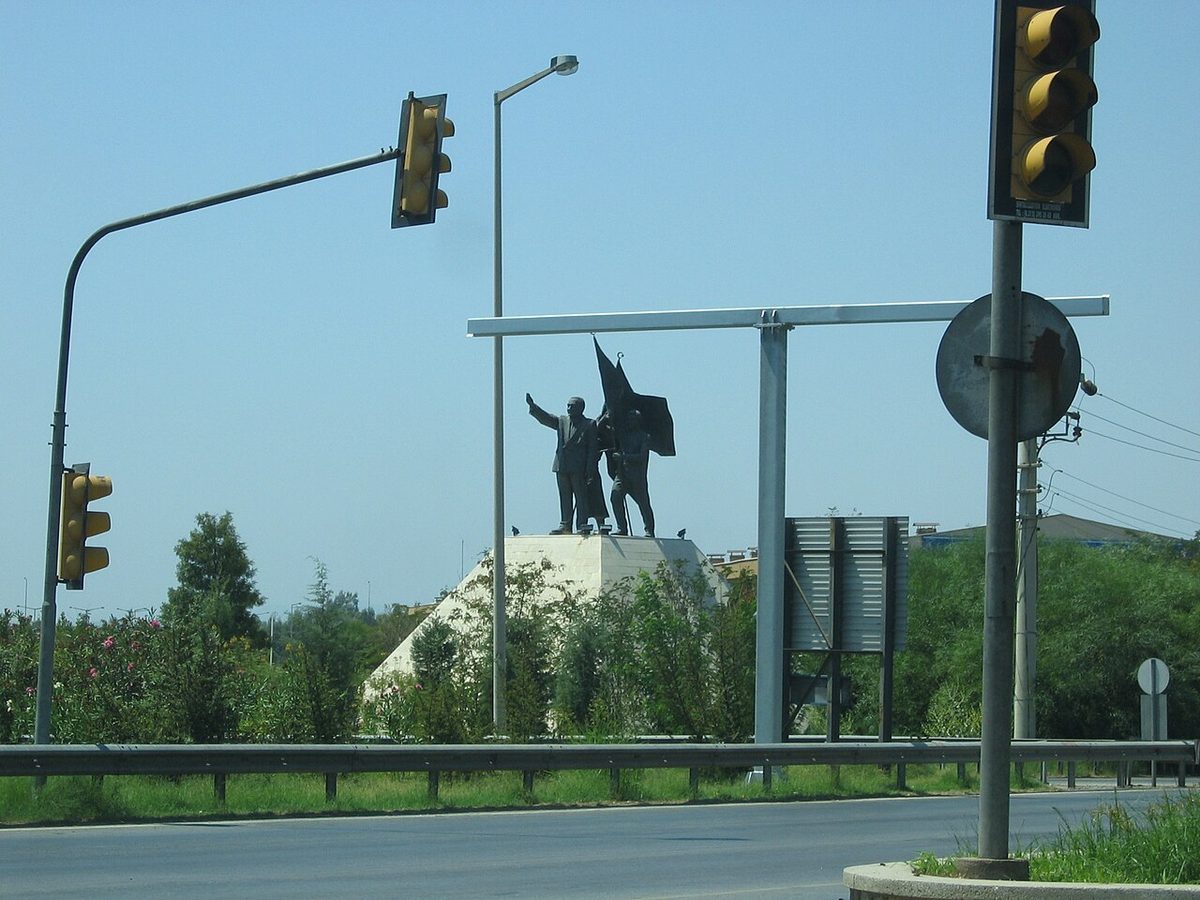 Aydın şehir merkezindeki Atatürk Anıtı