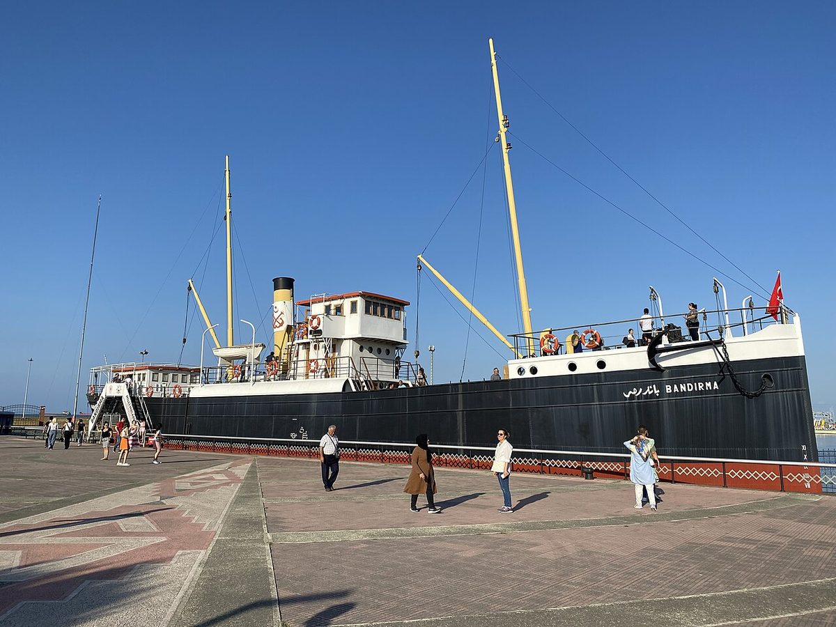 Samsun'da sergilenen Bandırma Vapuru'nun bir kopyası