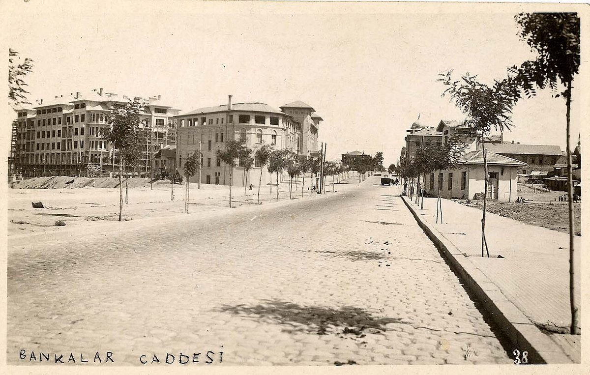 Ankara'da bankaların sıralandığı cadde
