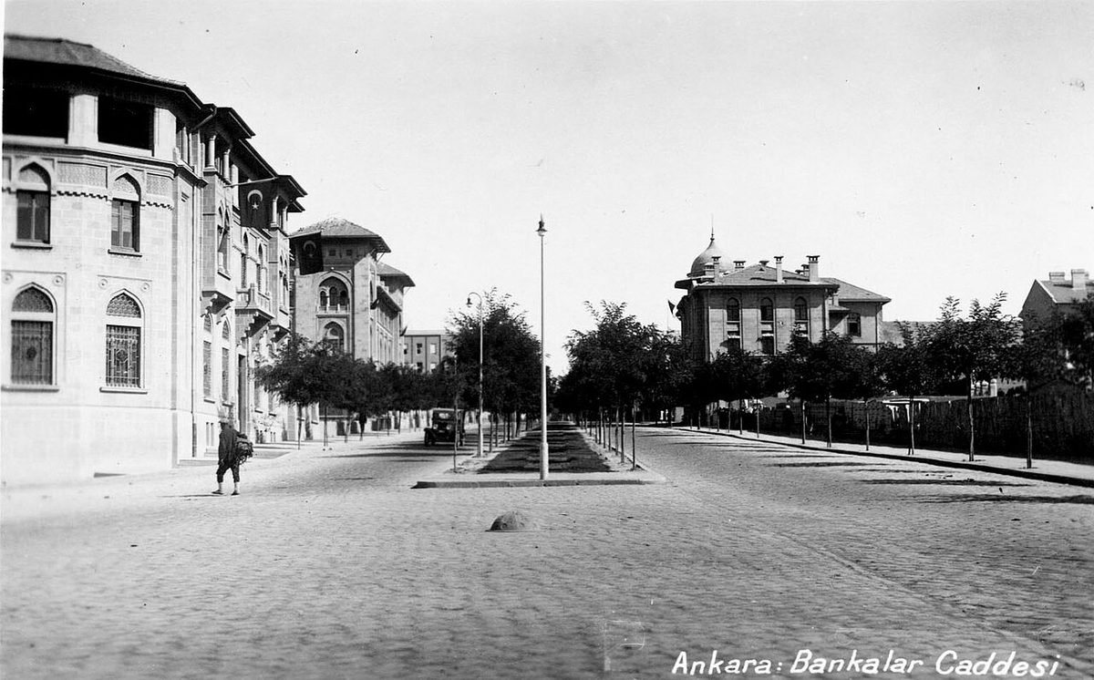 Ankara'da Bankalar Caddesi, 1930'lar