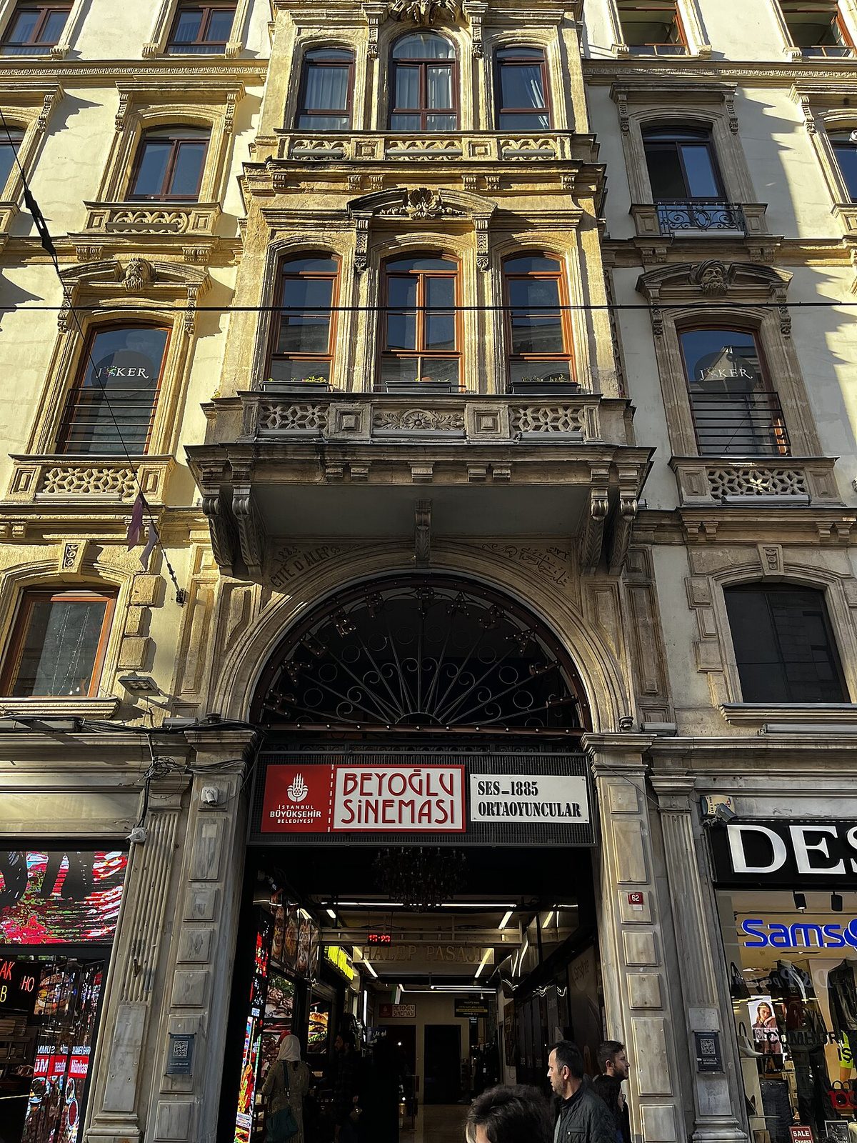 Beyoğlu'nda tarihî bir sinema salonu
