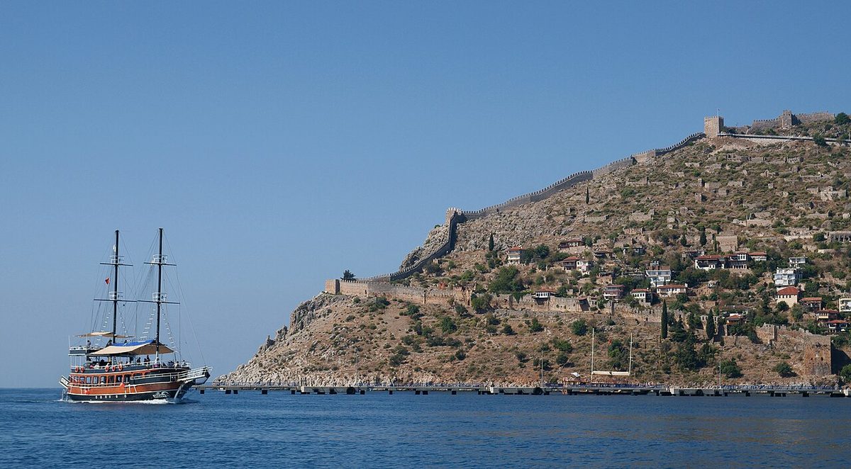 Alanya limanından bir görünüm