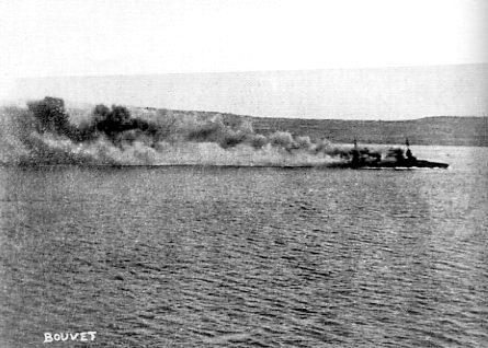 Fransız zırhlısı Bouvet'nin 18 Mart 1915'te Çanakkale Boğazı'nda batışı