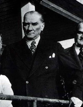 Salih Bozok, Ülkü, Cevat Abbas Gürer, Atatürk ve Ali Kılıç, Florya, 1937
