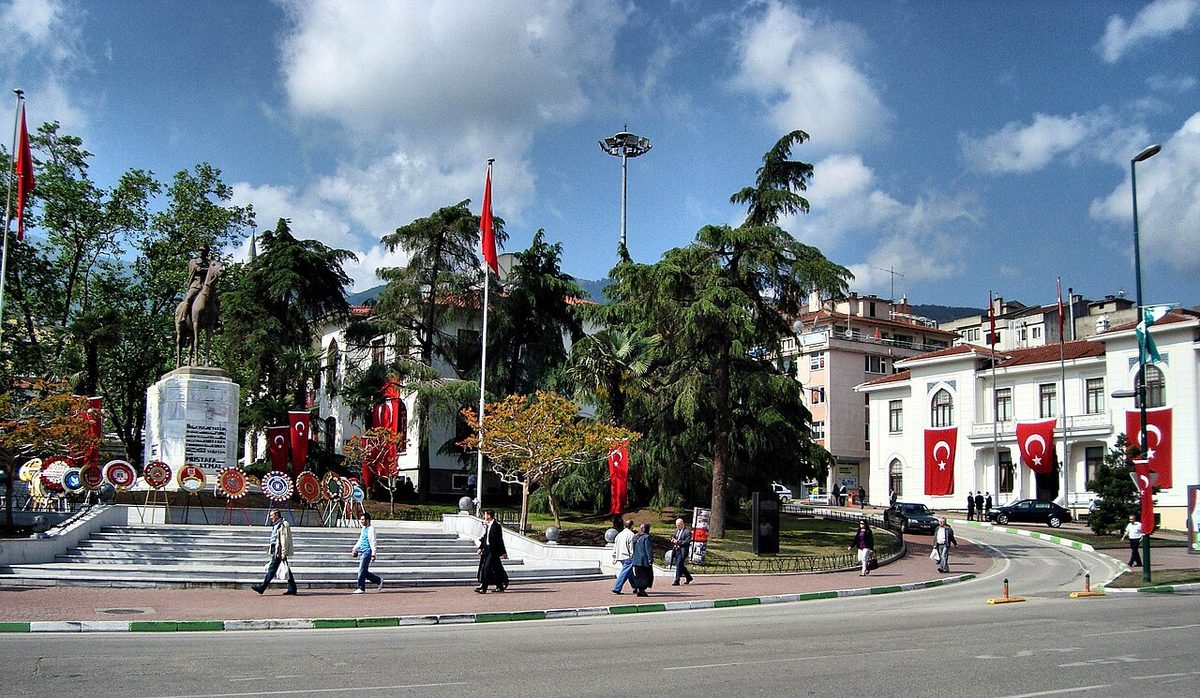 Bursa'nın Heykel semtindeki Atatürk Anıtı