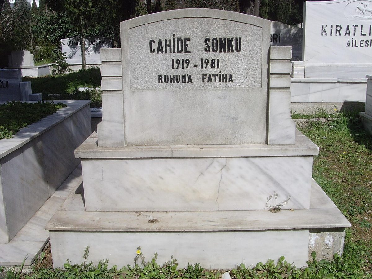 Cahide Sonku'nun Zincirlikuyu Mezarlığı'ndaki kabri