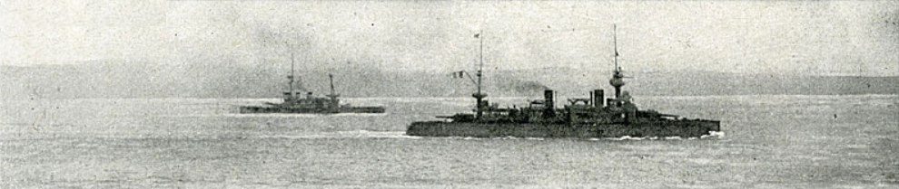 Suffren ve Agamemnon zırhlıları boğaz tabyaları önünde, Şubat 1915