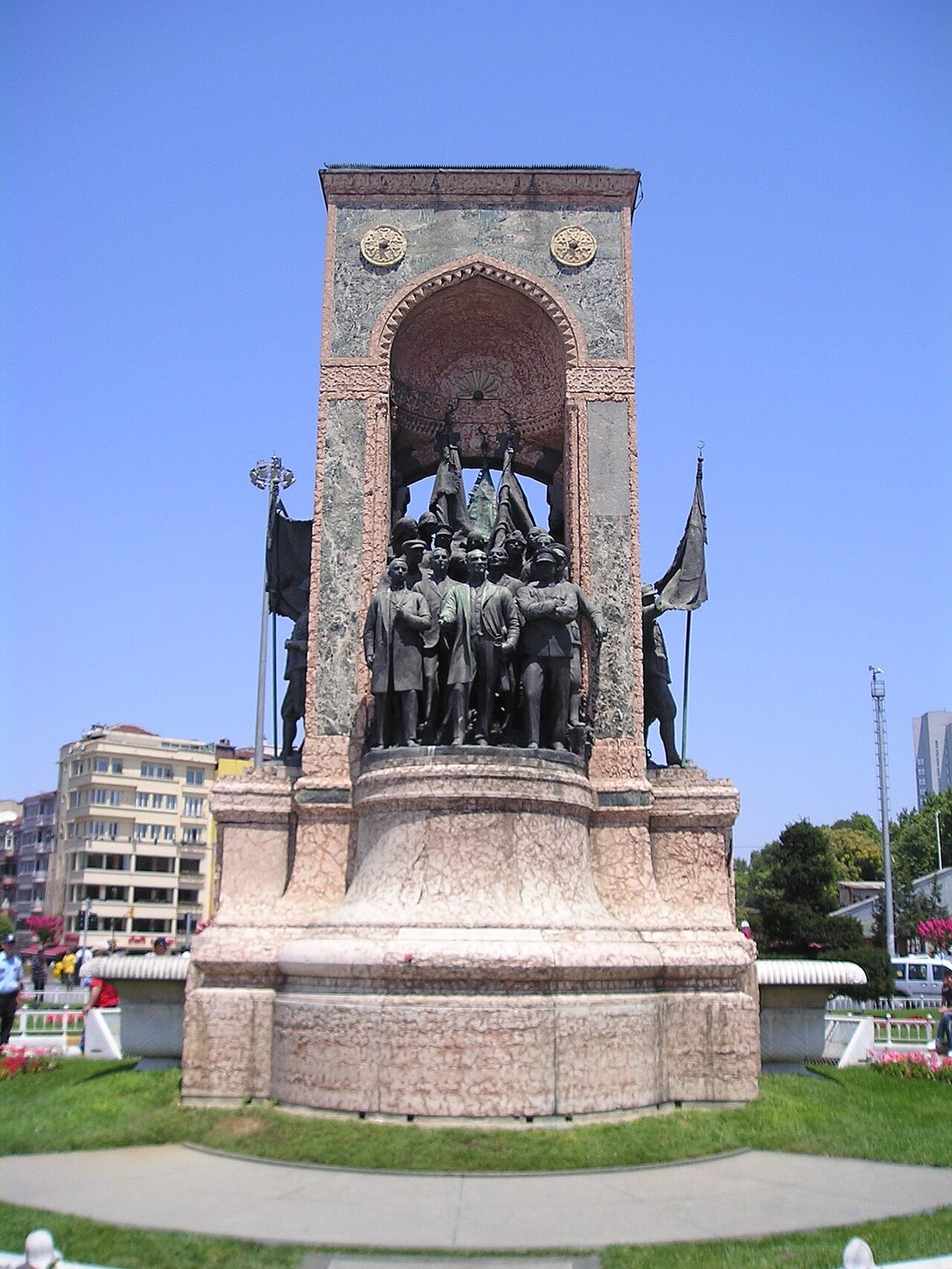 Taksim Cumhuriyet Anıtı