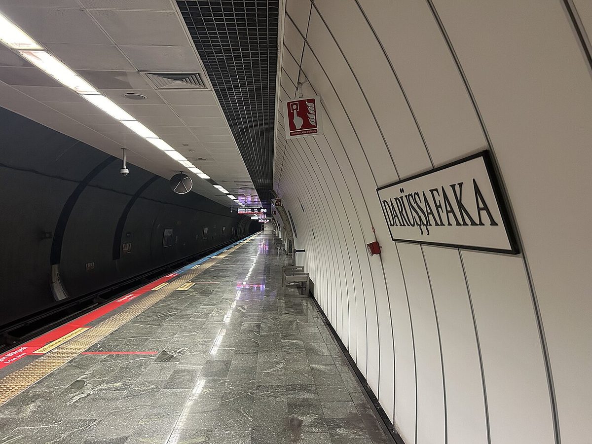 Maslak'ta okulun adını taşıyan Darüşşafaka metro istasyonu