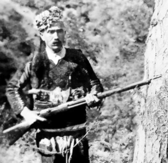 Demirci Mehmet Efe'nin gençlik fotoğrafı