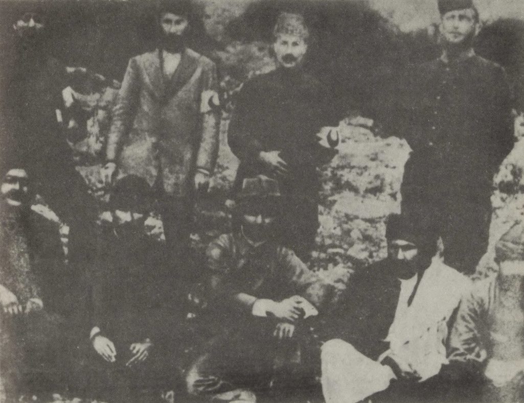 Mustafa Kemal Derne'de Hilâl-i Ahmer (Kızılay) heyetiyle