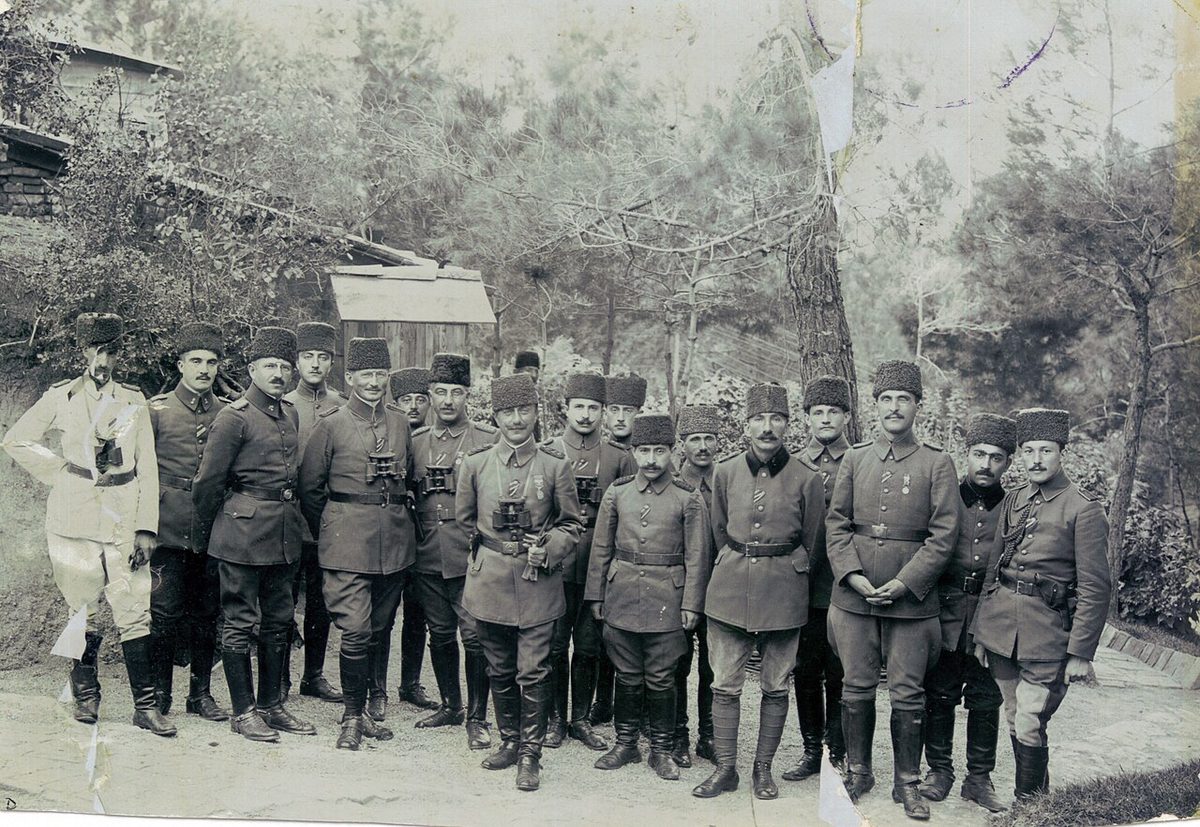 Cevat Bey ve kurmayları