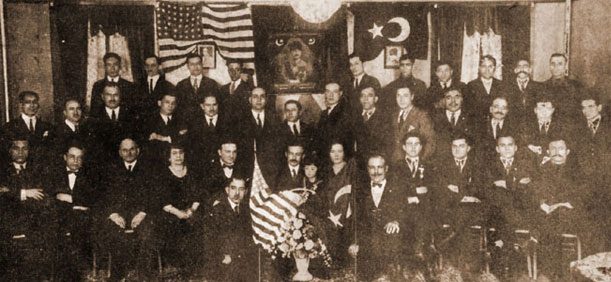 Dr. Fuad 1923'te Detroit'te Türk işçilerle