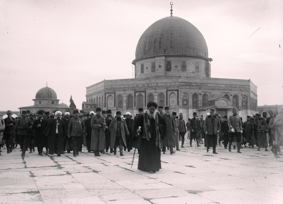 Enver Paşa ile Cemal Paşa Kudüs'te Kubbetü's-Sahra ziyaretinde