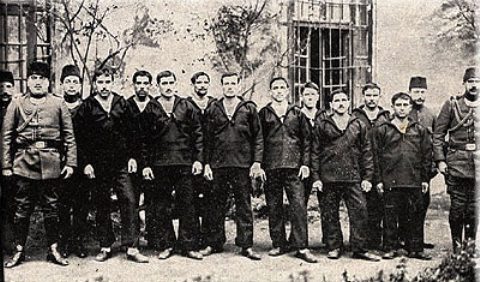 Saphir denizaltısının esir düşen mürettebatı, 1915