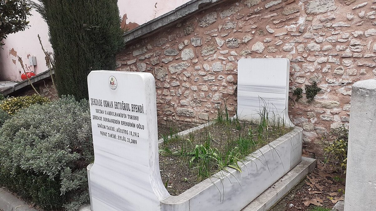 Ertuğrul Osman Efendi'nin kabri
