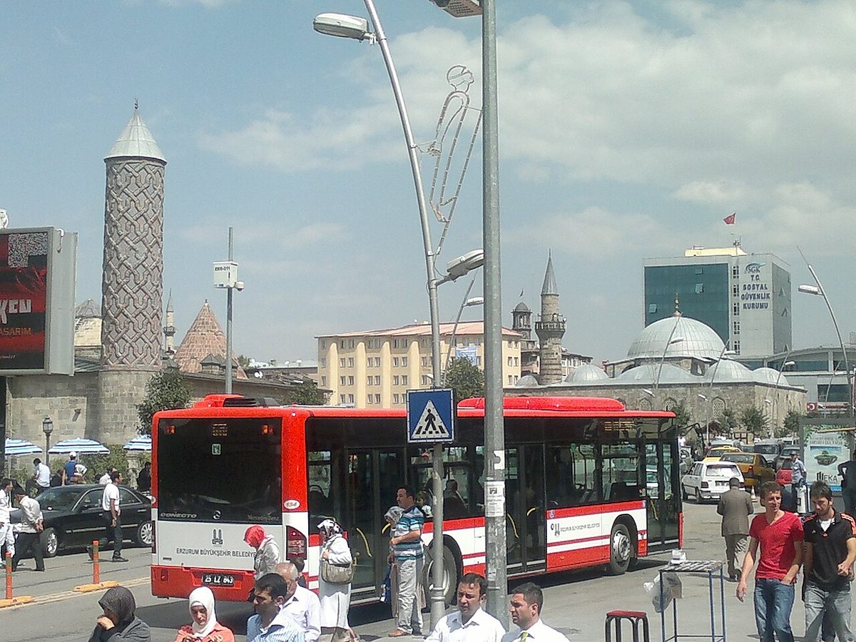 Erzurum'da Cumhuriyet Caddesi