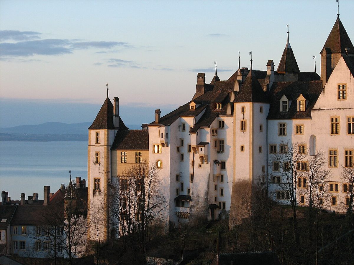 Neuchâtel şatosu, kanton yönetiminin merkezi