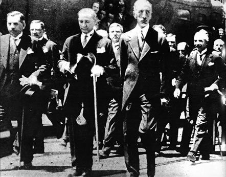 Irak Kralı I. Faysal ve Mustafa Kemal, Ankara Garı, 1931