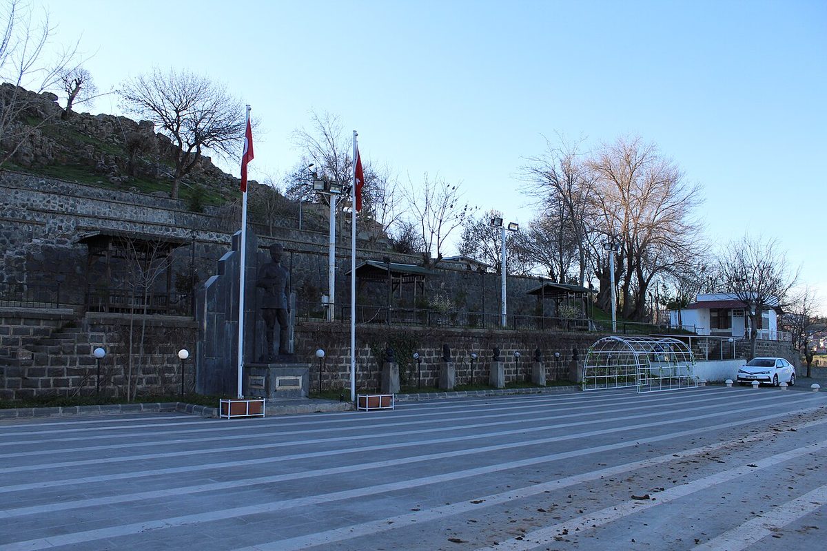 Gazi Köşkü bahçesi