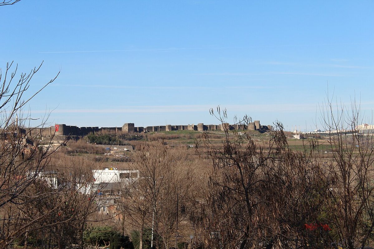 Gazi Köşkü'nden Diyarbakır surlarının görünümü